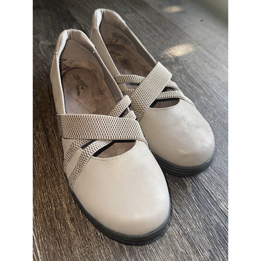 Easy Street Womenโs Comfort Slip On Shoes Beige Criss Cross 7.5M